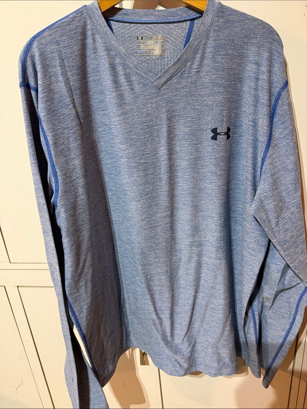 Under Armour Men's Heathered Blue Long Sleeve V-Neck Performance Top